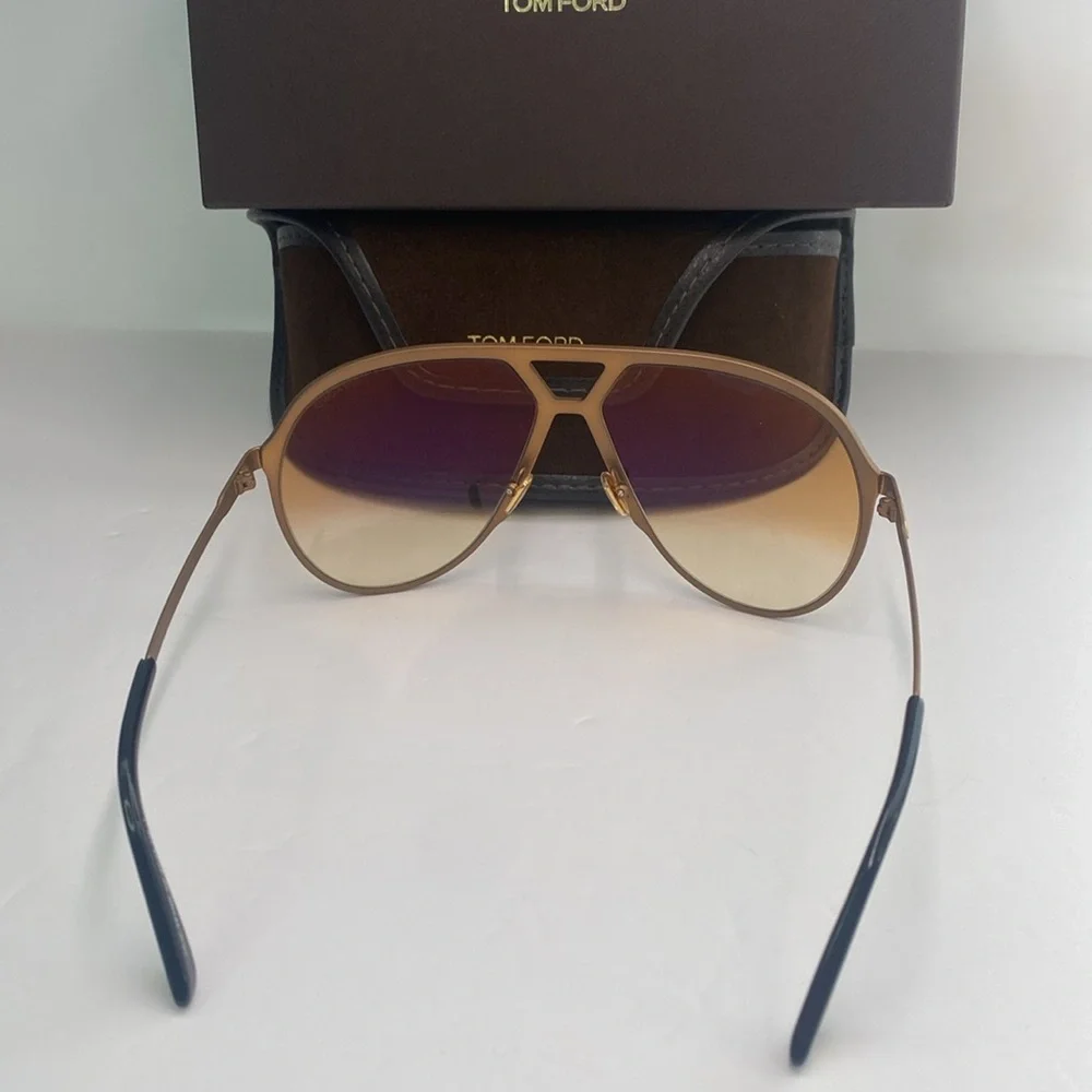 TOM FORD Xavier FT1060/S 30F aviator sunglass gold frame brown gradient lenses.